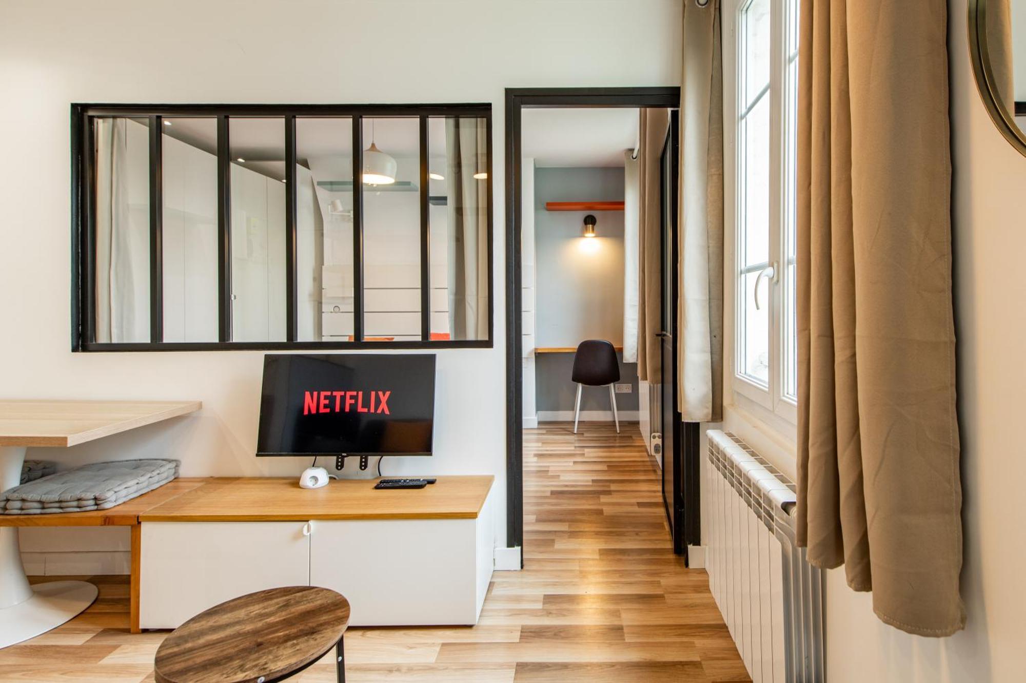 Cozy 1-bedroom With Amenities Near Iconic Montmartre Neighbourhood Appartement Paris