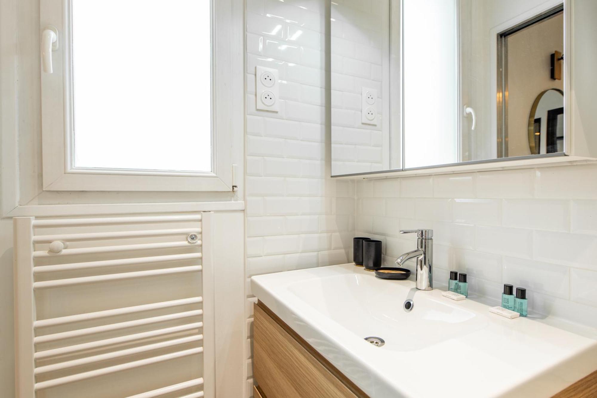 Cozy 1-bedroom With Amenities Near Iconic Montmartre Neighbourhood Appartement
